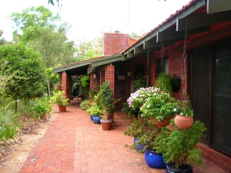 2 Camira Place, Gooseberry Hill WA 6076