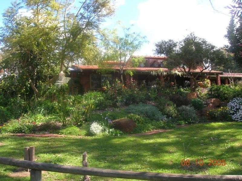 2 Camira Place, Gooseberry Hill WA 6076