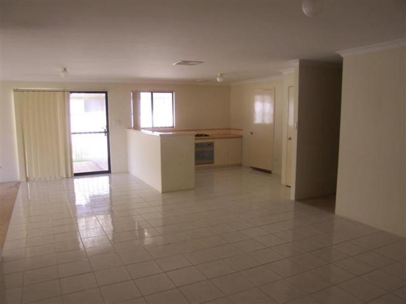 6 St John Road, Wattle Grove WA 6107