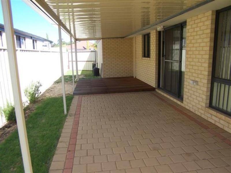 6 St John Road, Wattle Grove WA 6107