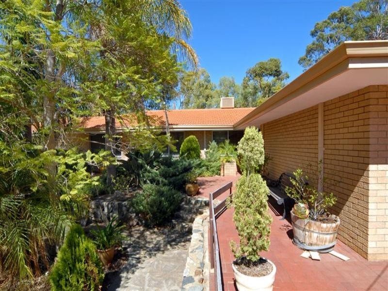 51 Norwood Road, Maida Vale WA 6057