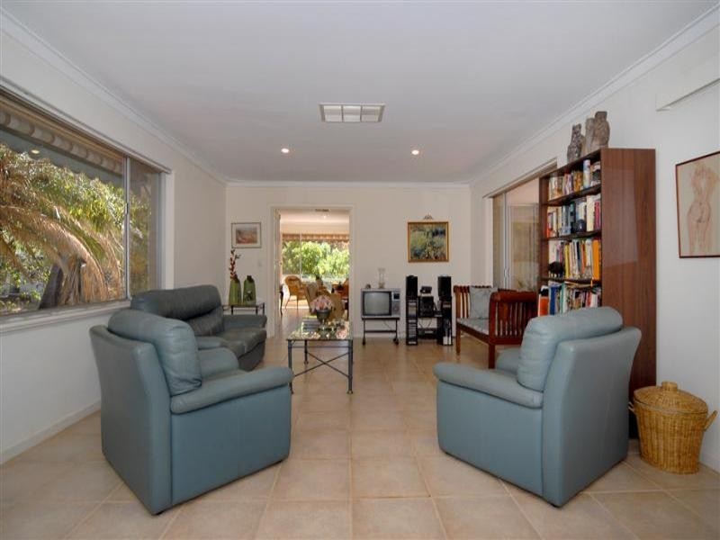 51 Norwood Road, Maida Vale WA 6057