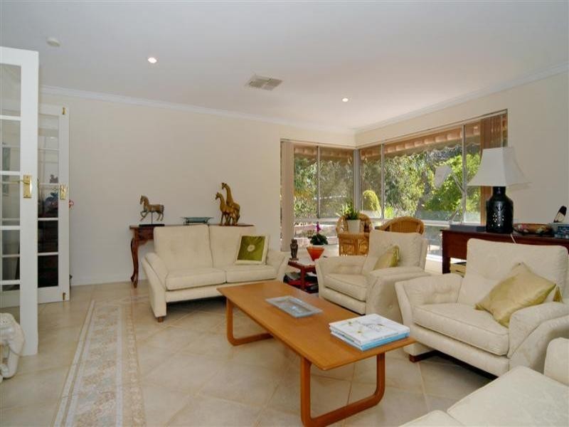 51 Norwood Road, Maida Vale WA 6057