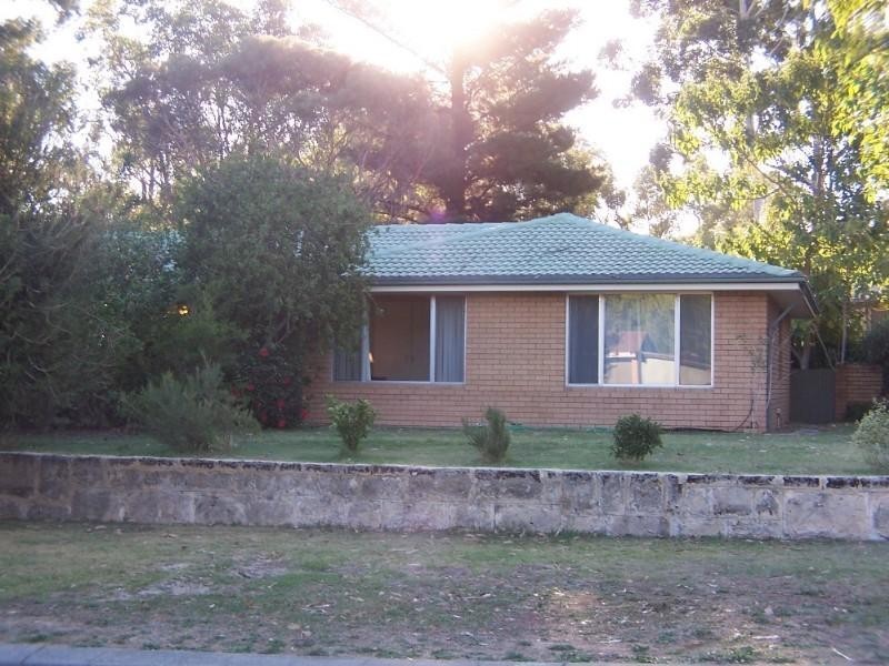 21 Hunter Drive, Lesmurdie WA 6076