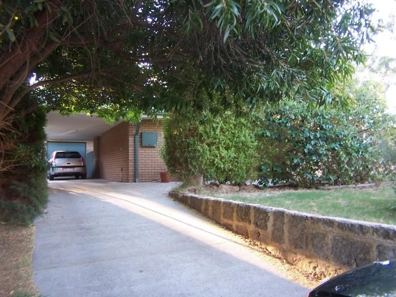 21 Hunter Drive, Lesmurdie WA 6076