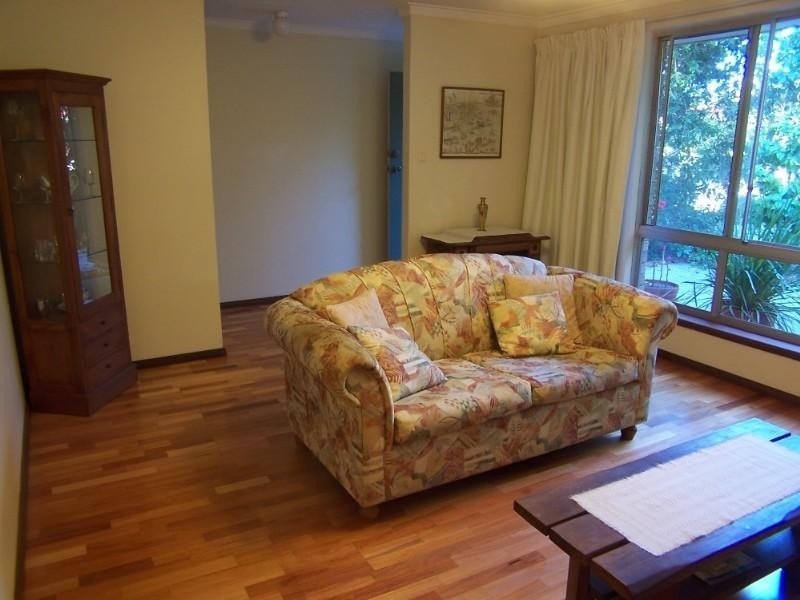 21 Hunter Drive, Lesmurdie WA 6076