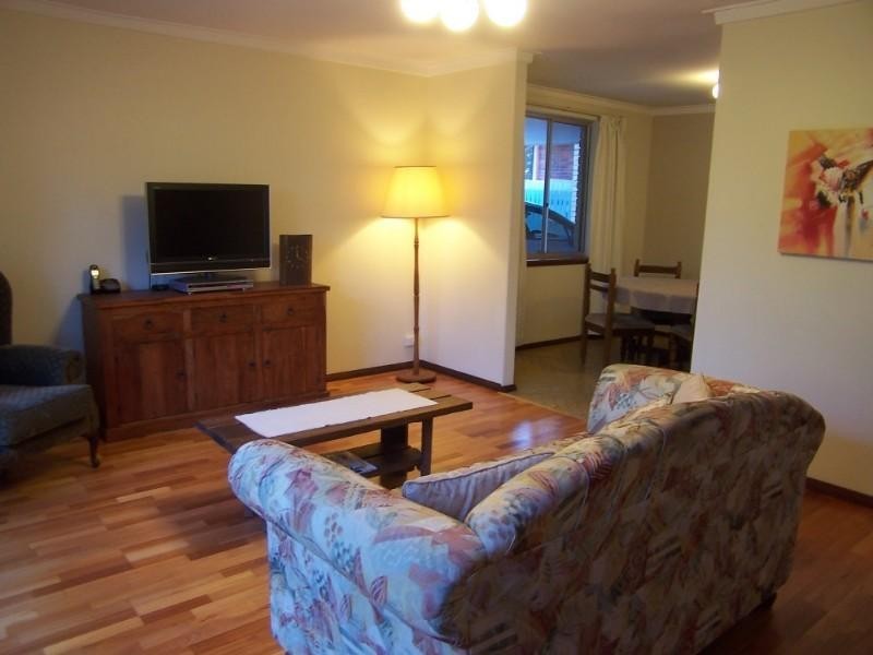 21 Hunter Drive, Lesmurdie WA 6076