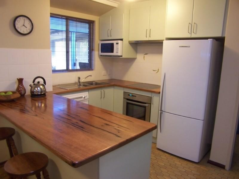 21 Hunter Drive, Lesmurdie WA 6076