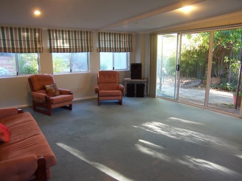 21 Hunter Drive, Lesmurdie WA 6076