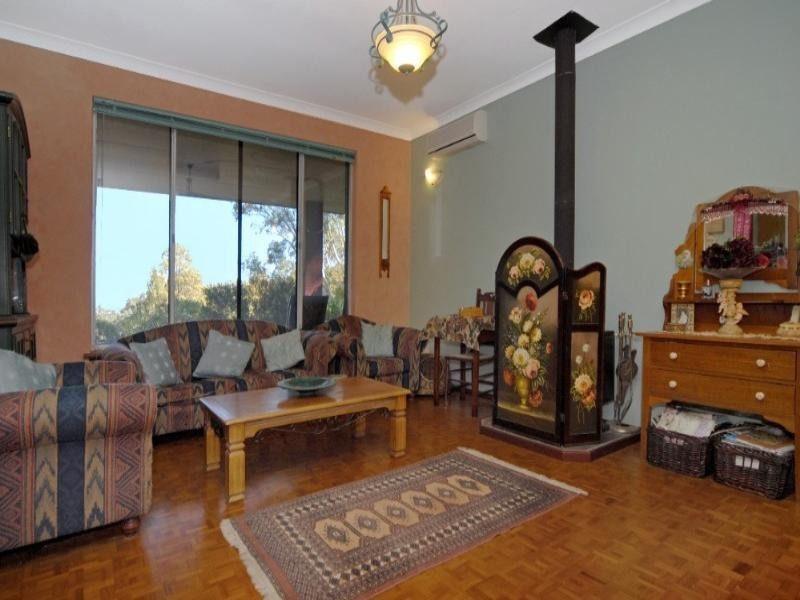 14 Francis Street, Kalamunda WA 6076