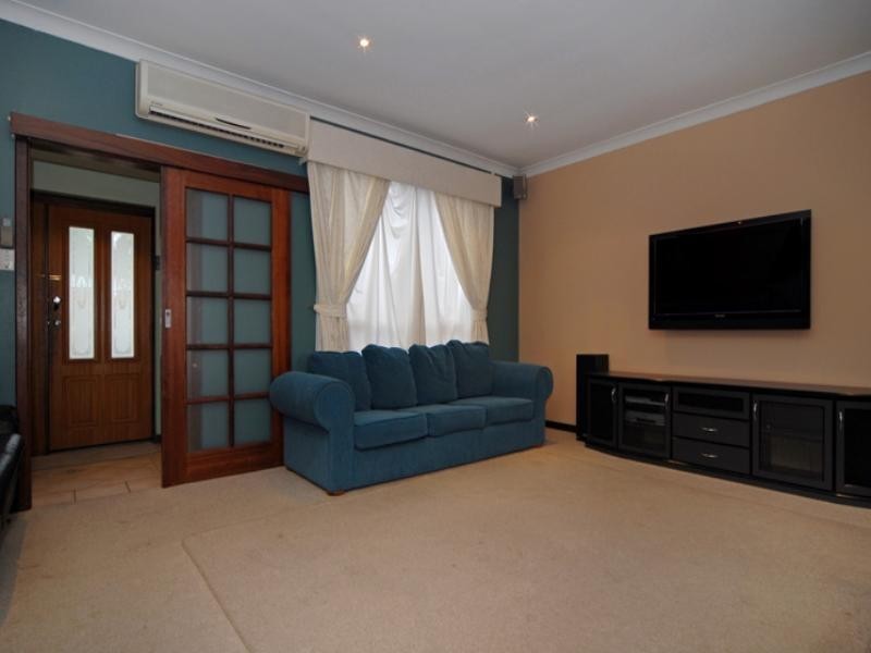 17 Petunia Street, Kalamunda WA 6076