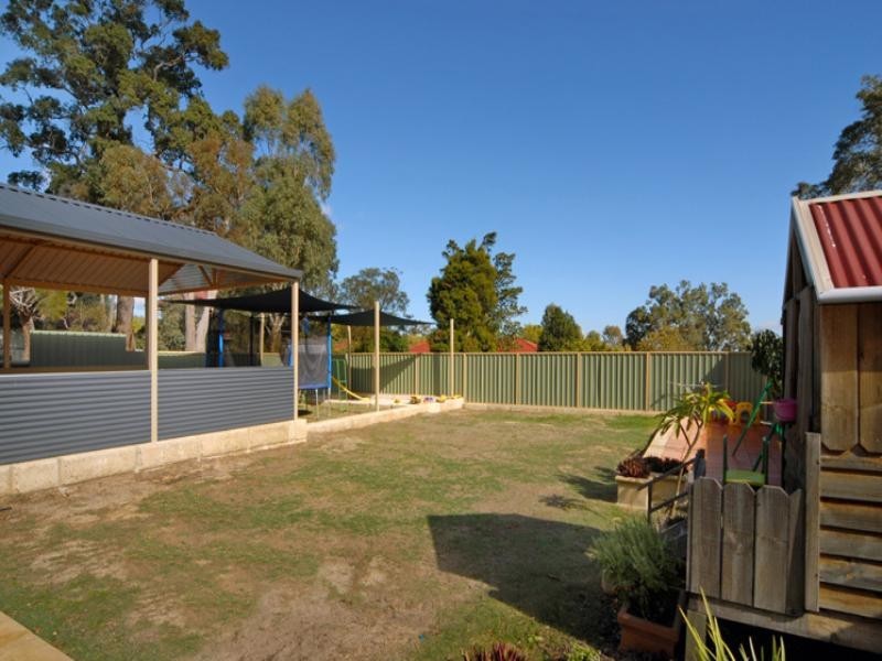 17 Petunia Street, Kalamunda WA 6076