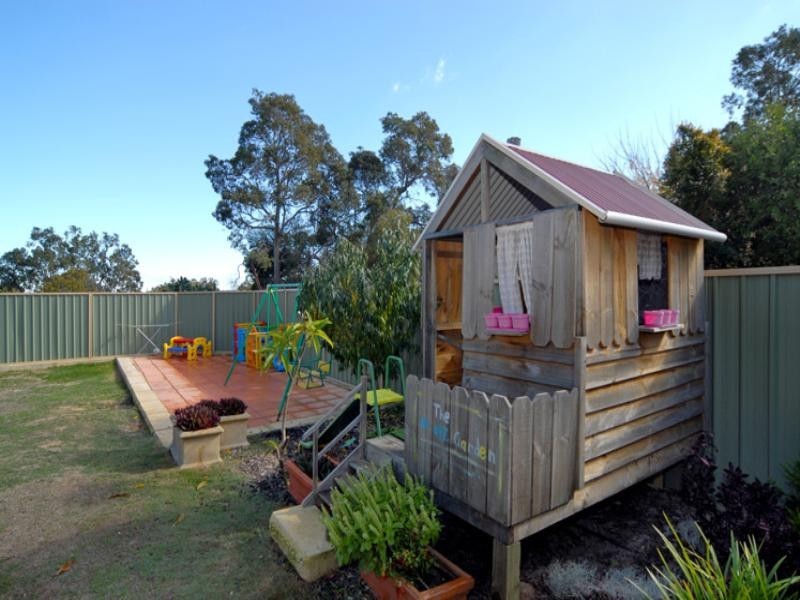 17 Petunia Street, Kalamunda WA 6076