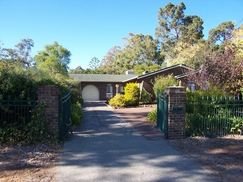 15 Sampson Road, Kalamunda WA 6076