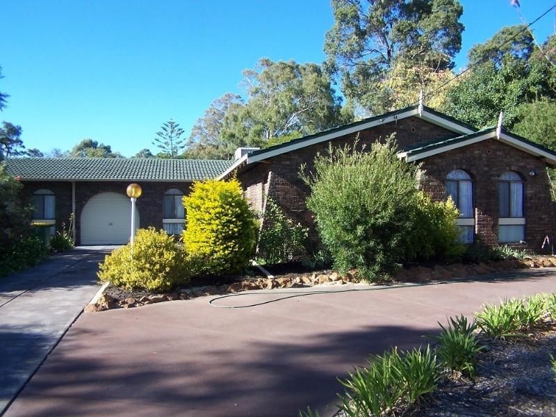 15 Sampson Road, Kalamunda WA 6076