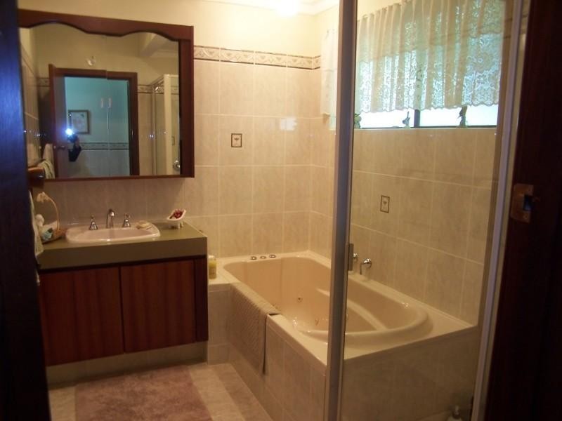 15 Sampson Road, Kalamunda WA 6076