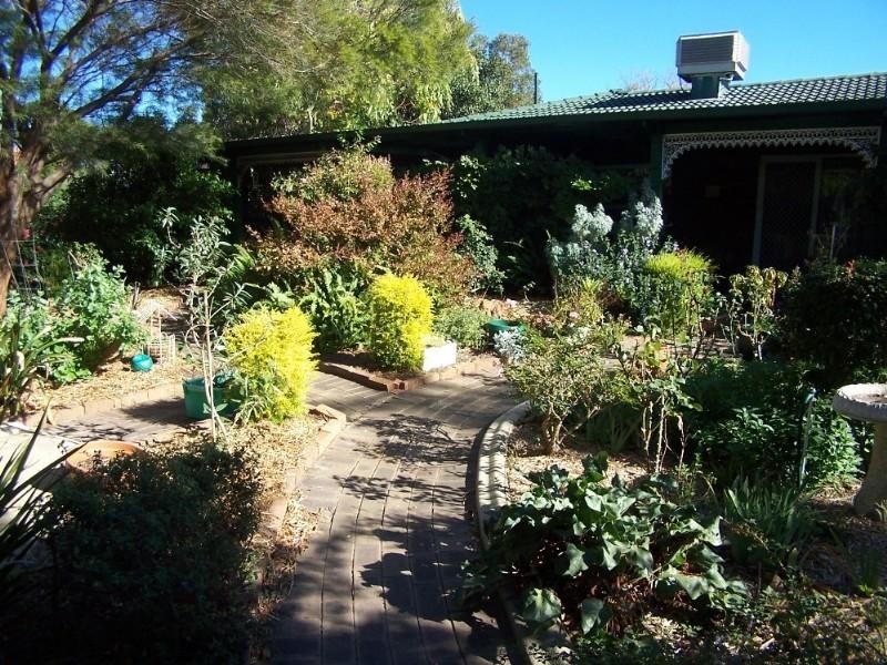 15 Sampson Road, Kalamunda WA 6076