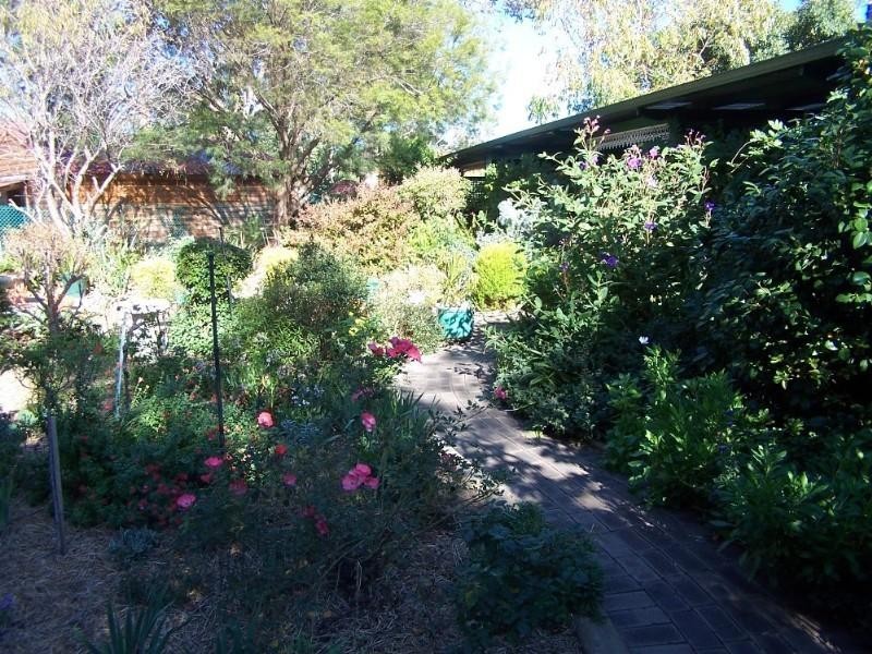 15 Sampson Road, Kalamunda WA 6076