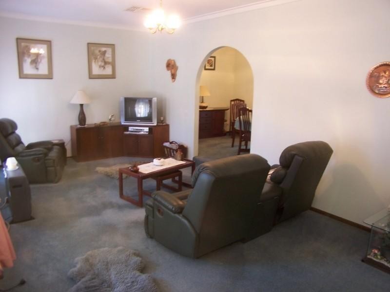 15 Sampson Road, Kalamunda WA 6076