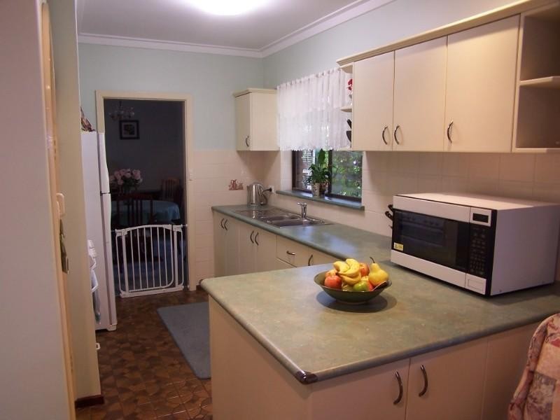 15 Sampson Road, Kalamunda WA 6076