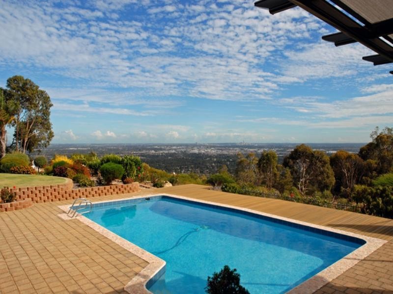 17 High Peak Place, Lesmurdie WA 6076