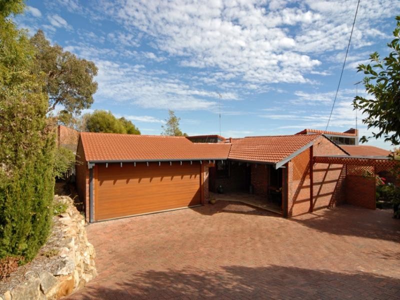 17 High Peak Place, Lesmurdie WA 6076