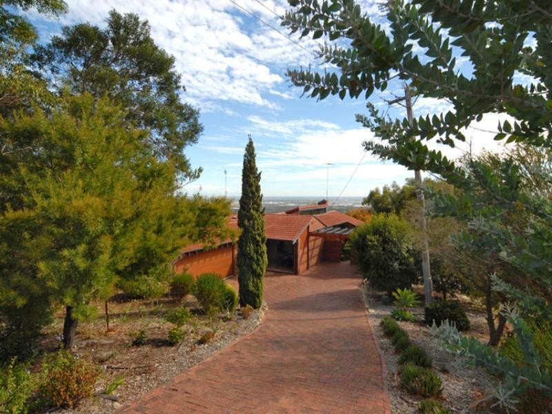 17 High Peak Place, Lesmurdie WA 6076