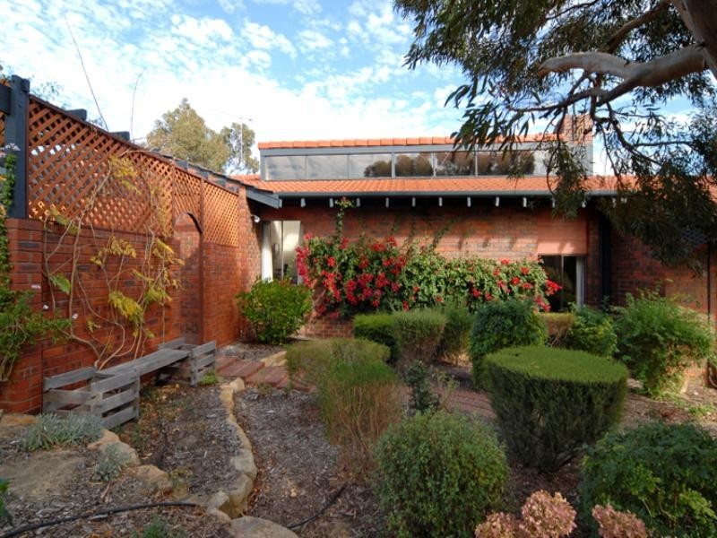 17 High Peak Place, Lesmurdie WA 6076