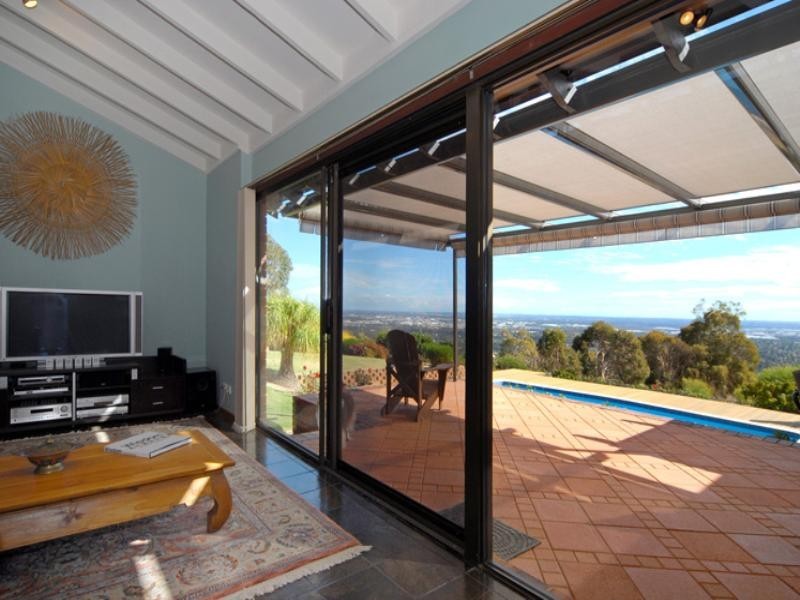 17 High Peak Place, Lesmurdie WA 6076