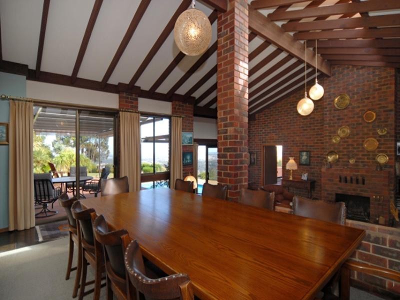 17 High Peak Place, Lesmurdie WA 6076