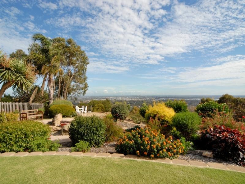 17 High Peak Place, Lesmurdie WA 6076