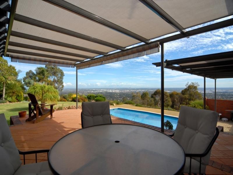 17 High Peak Place, Lesmurdie WA 6076