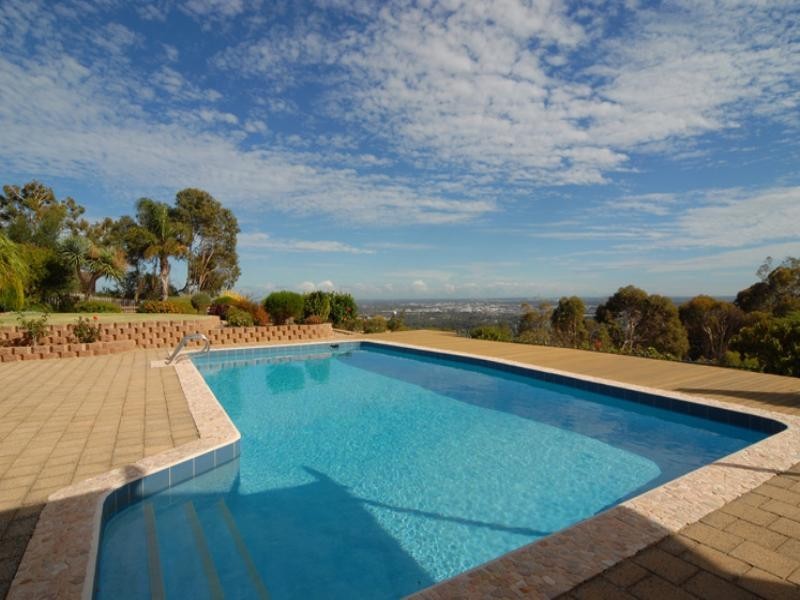 17 High Peak Place, Lesmurdie WA 6076