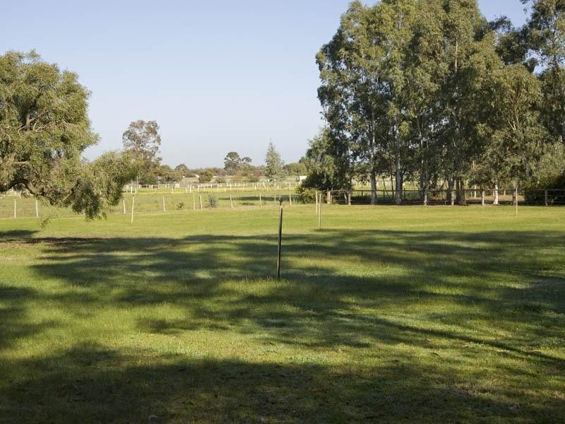 86 Victoria Road, Wattle Grove WA 6107