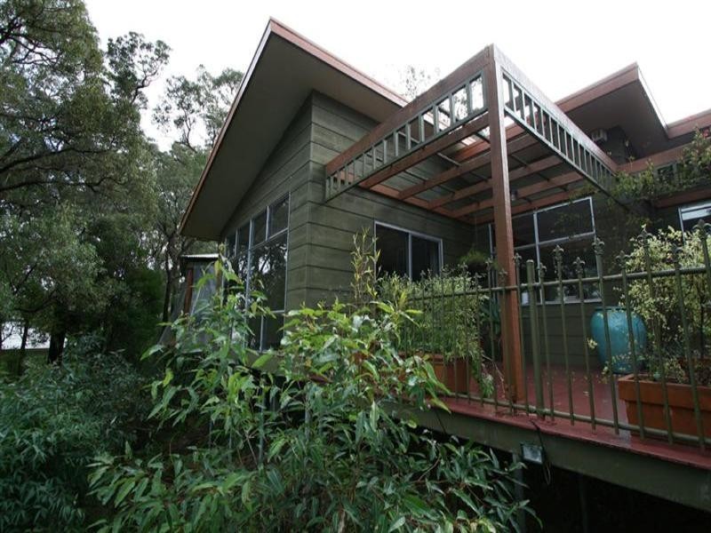 80 Falls Road, Lesmurdie WA 6076