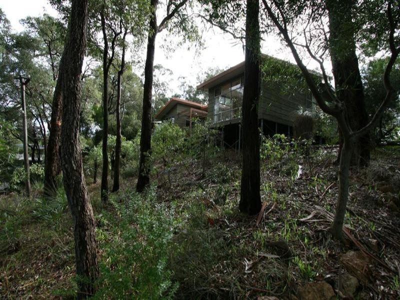 80 Falls Road, Lesmurdie WA 6076