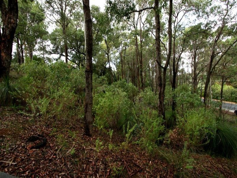 80 Falls Road, Lesmurdie WA 6076