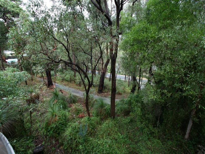 80 Falls Road, Lesmurdie WA 6076