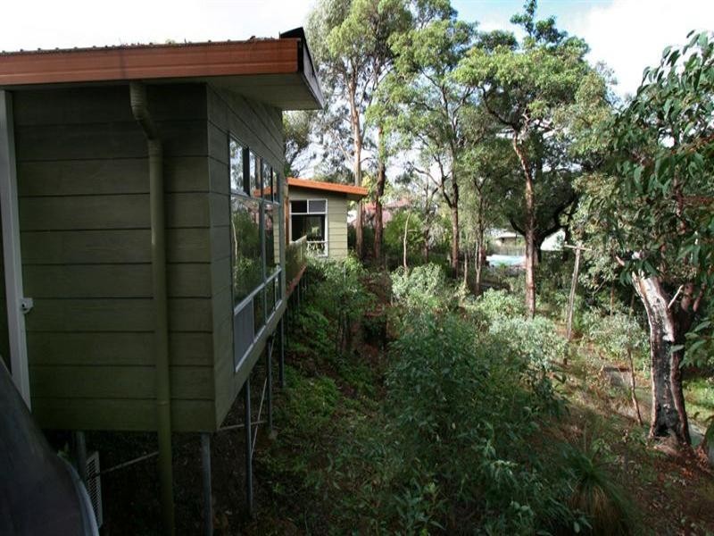 80 Falls Road, Lesmurdie WA 6076