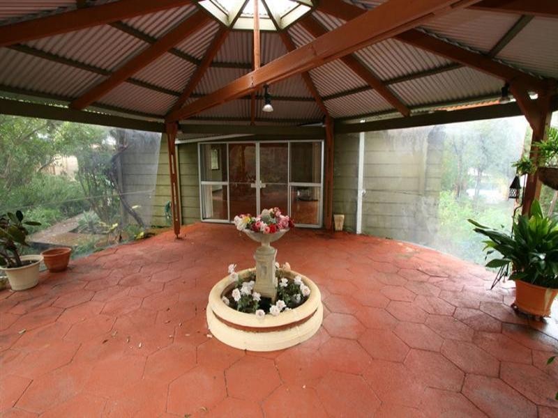 80 Falls Road, Lesmurdie WA 6076