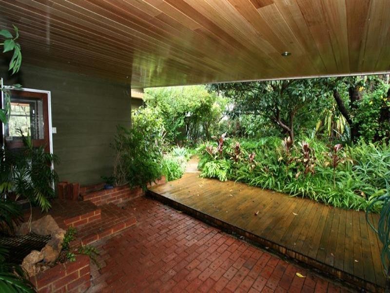 80 Falls Road, Lesmurdie WA 6076