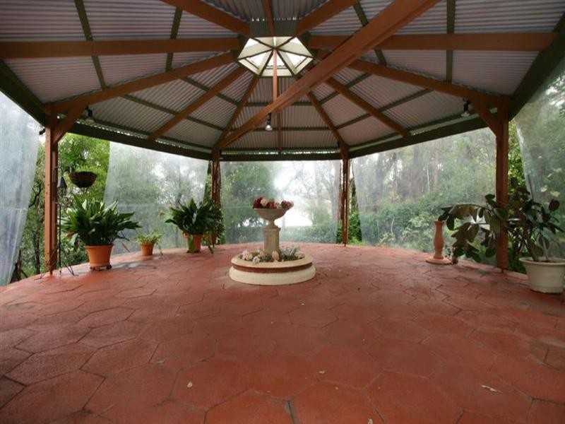 80 Falls Road, Lesmurdie WA 6076