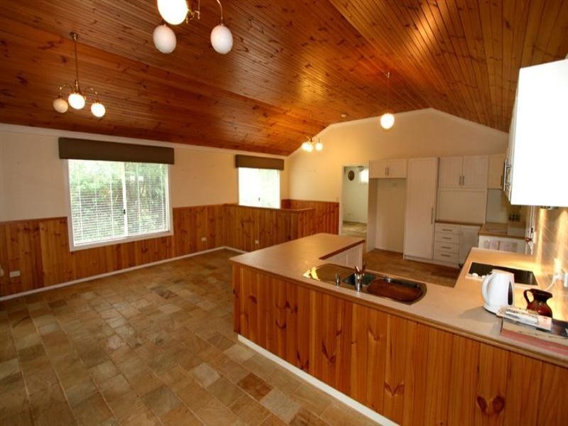 80 Falls Road, Lesmurdie WA 6076