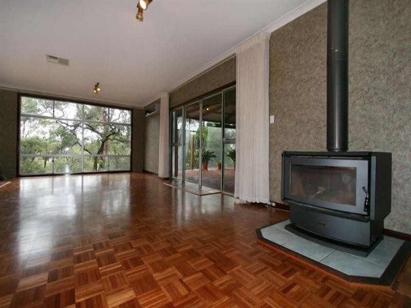 80 Falls Road, Lesmurdie WA 6076