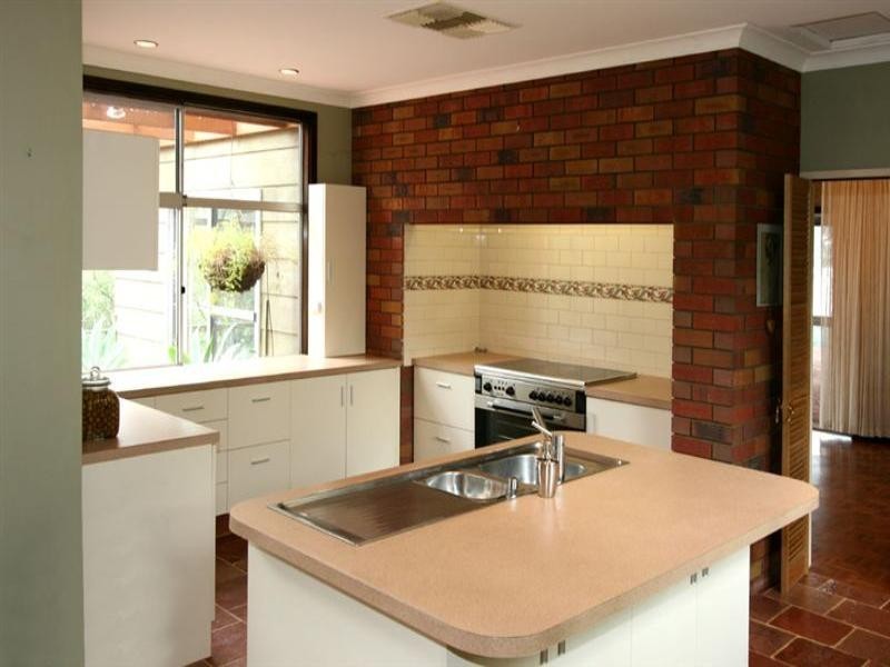 80 Falls Road, Lesmurdie WA 6076