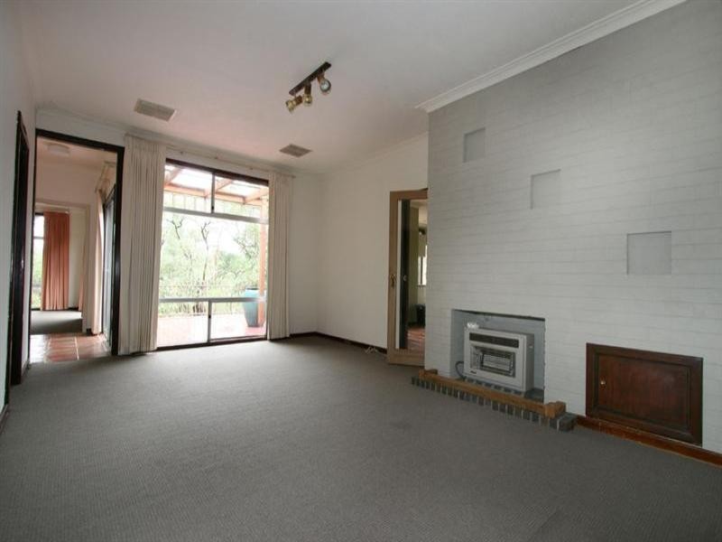 80 Falls Road, Lesmurdie WA 6076