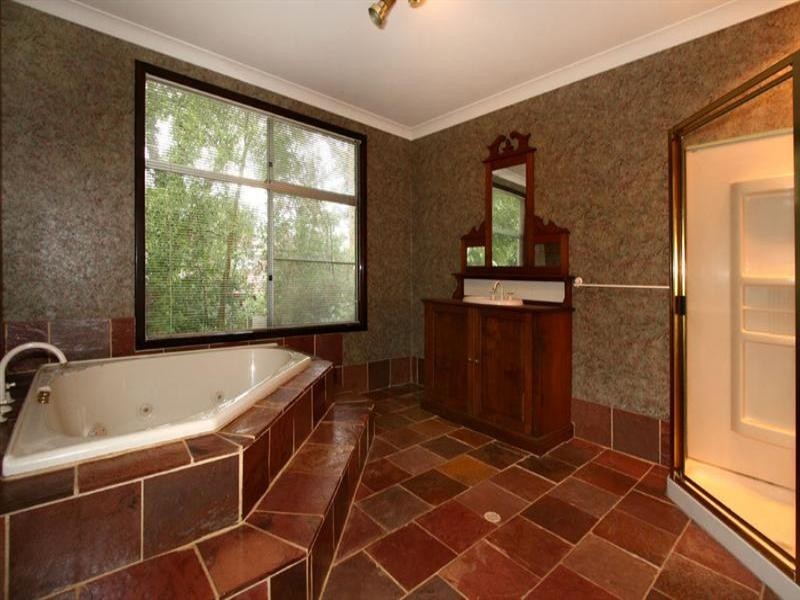 80 Falls Road, Lesmurdie WA 6076