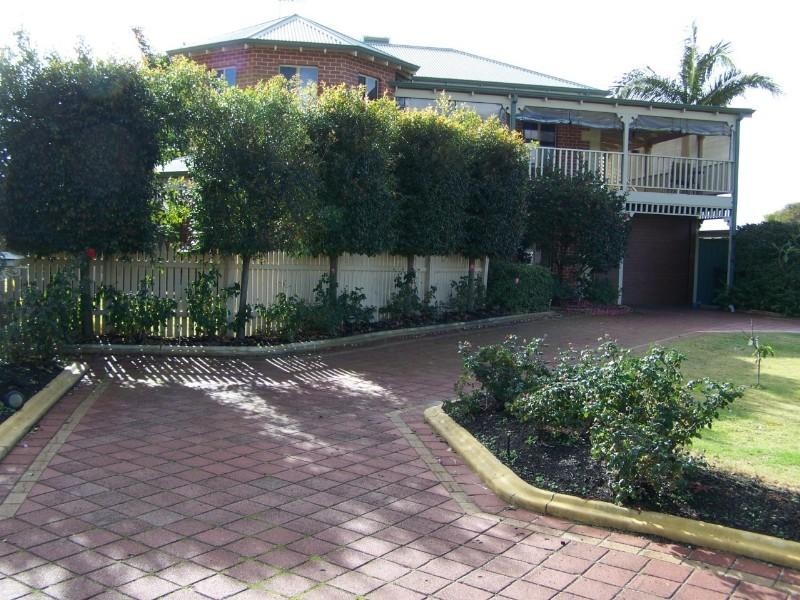 14 Kulungar Elbow, South Guildford WA 6055