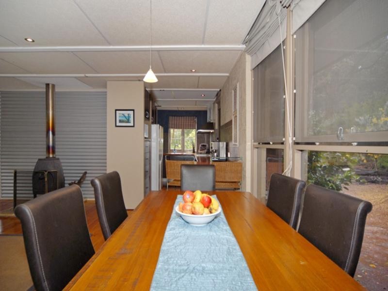 11 Vernallen Way, Lesmurdie WA 6076