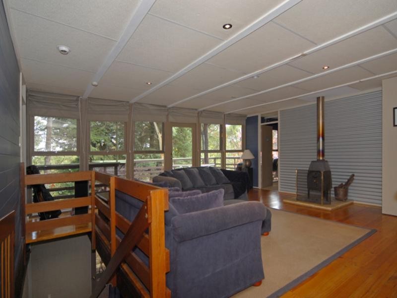 11 Vernallen Way, Lesmurdie WA 6076
